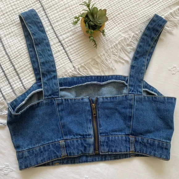 ✨ Forever 21 Blue Denim Sleeveless Crop Top ✨ - Picture 3 of 7